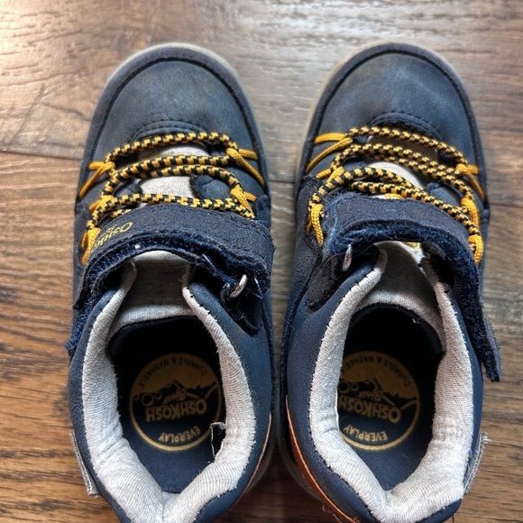 Toddler Shoes Size 7 - Picture 3 of 5